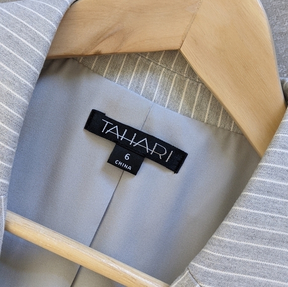 Tahari Pinstripe Blazer Light Grey White 6 Tailored Lined Business Jacket Career - Picture 4 of 7